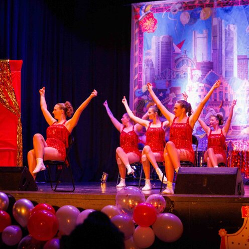 Schautanz der Danicng Angels mit dem Motto Hamburg Live und in Farbe Schautanz der Danicng Angels mit dem Motto Hamburg Live und in Farbe