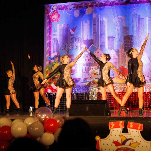 Schelmengarde - Goldies mit ihrem Marschtanz Schelmengarde - Goldies mit ihrem Marschtanz